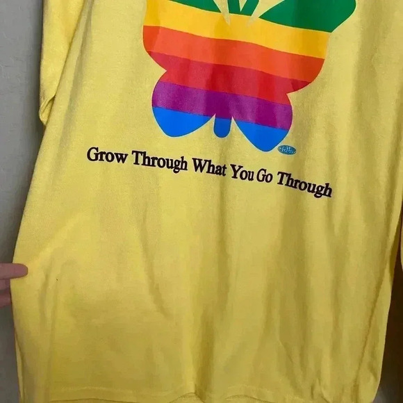 Petals &‎ Peacocks Long Sleeve T-shirt Yellow Size Small - Picture 5 of 13